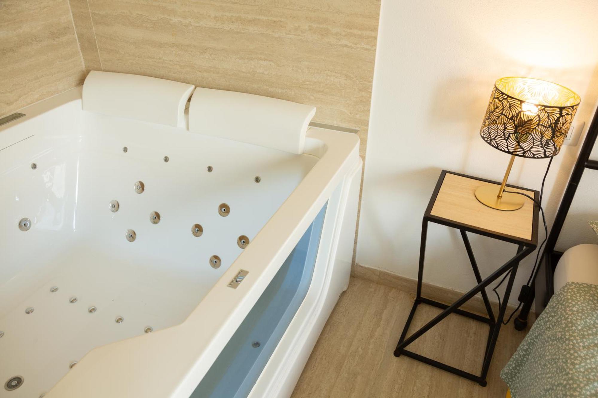 Maris Suite - Appartamento Con Vasca Idromassaggio Alghero Eksteriør billede